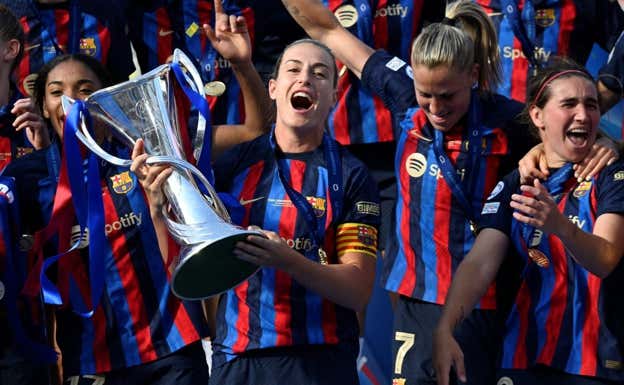 Celebración de campeonas de la Women's Champions League.  AGENCIAS