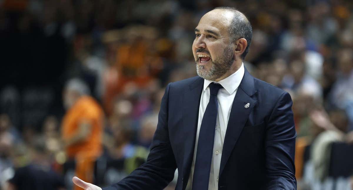 Chus Mateo durante el partido ante el Valencia./EFE