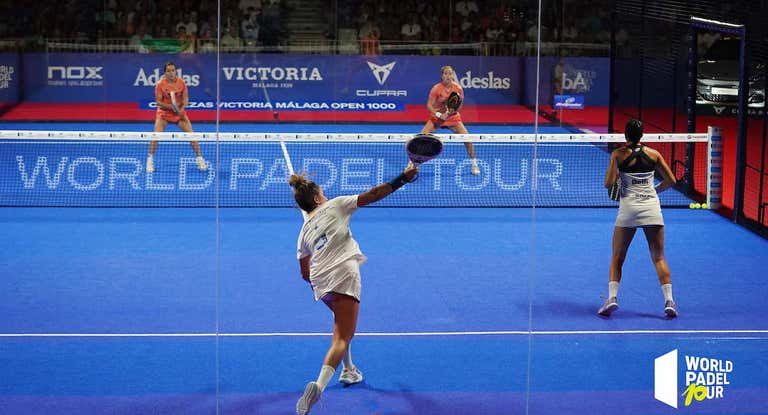 El pádel es un deporte que se juega por parejas, algo clave a la hora de diseñar la táctica de partido.