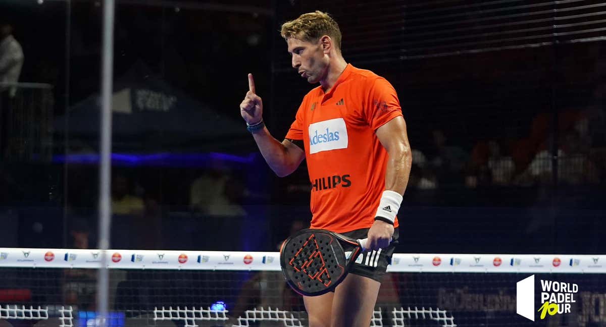 Álex Ruiz, jugador del World Padel Tour./SUR