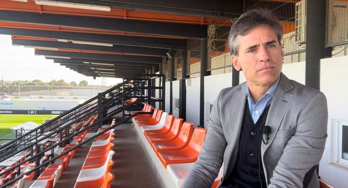 Corona atiende a Relevo en el Antonio Puchades. /Relevo.