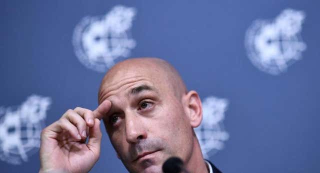 El TAD inhabilita a Luis Rubiales durante tres años por tocarse los genitales y el beso no consentido a Jenni Hermoso