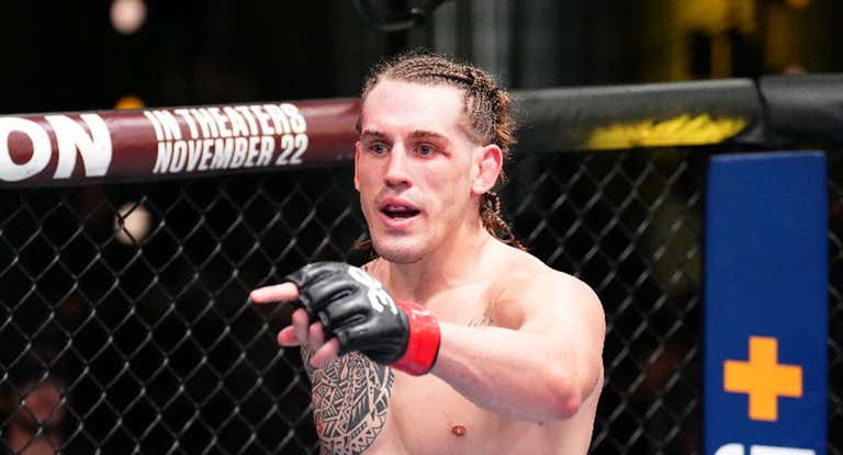 Brendan Allen celebra su victoria sobre Paul Craig en el UFC Las Vegas 82.