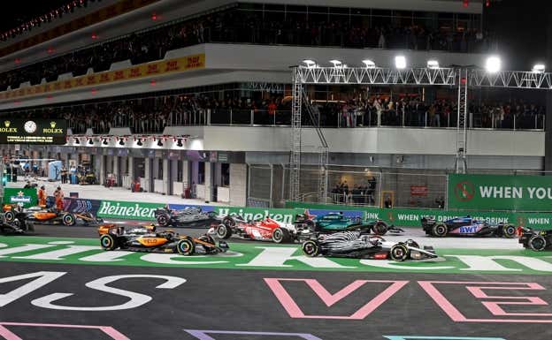 Trompo de Carlos Sainz, en la salida del GP de Las Vegas 2023 de F1.  Reuters
