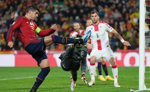 Mamardashvili frenó a Morata en Valladolid.  AFP