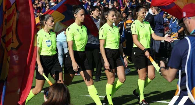 También habrá cara a cara entre los entrenadores y las árbitras en la Liga F