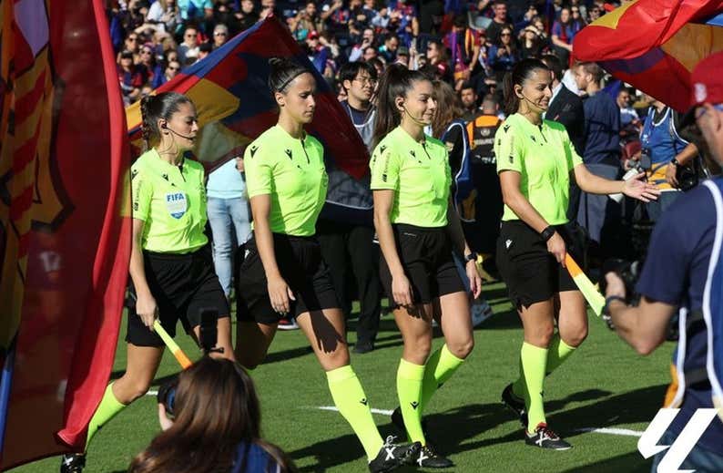 También habrá cara a cara entre los entrenadores y las árbitras en la Liga F
