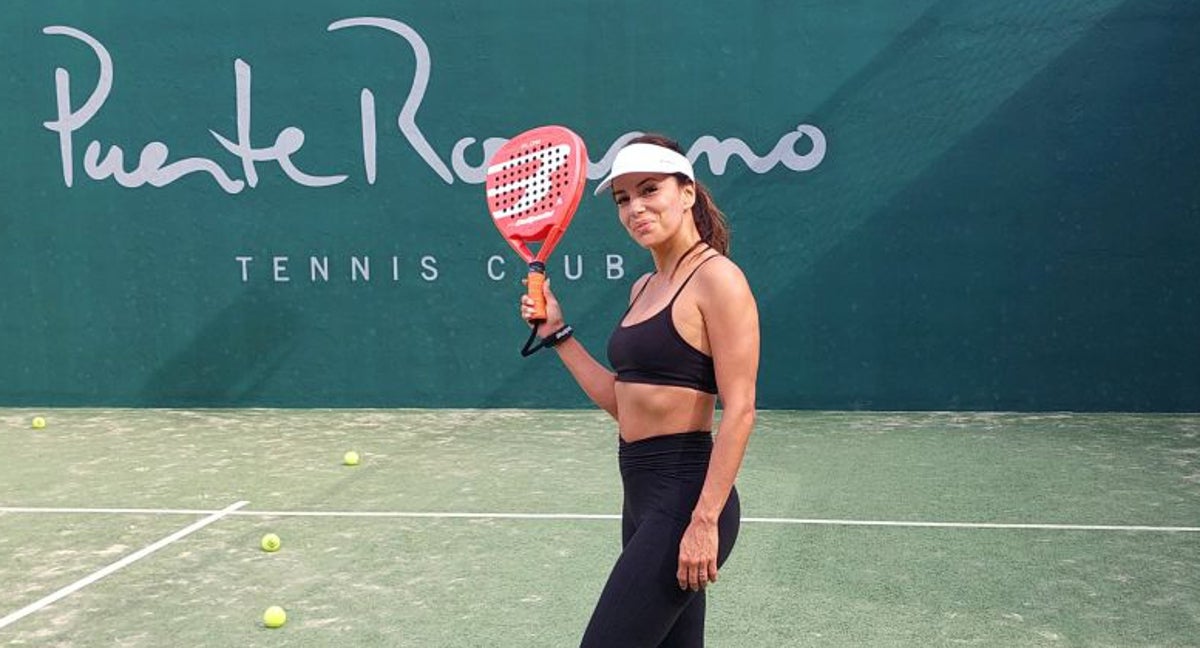 Eva Longoria jugando al pádel en España.