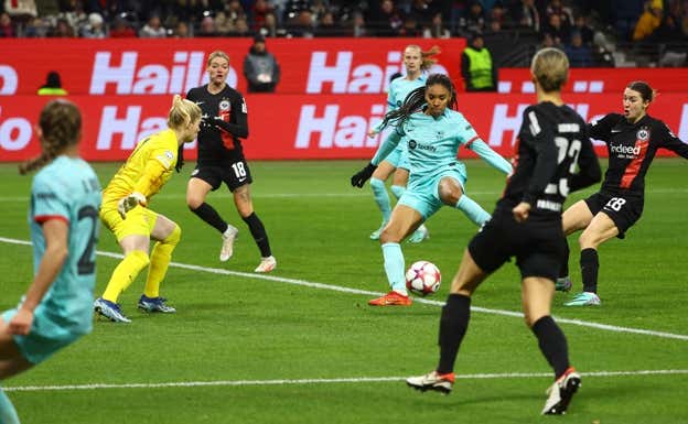Salma en el primer gol.  REUTERS