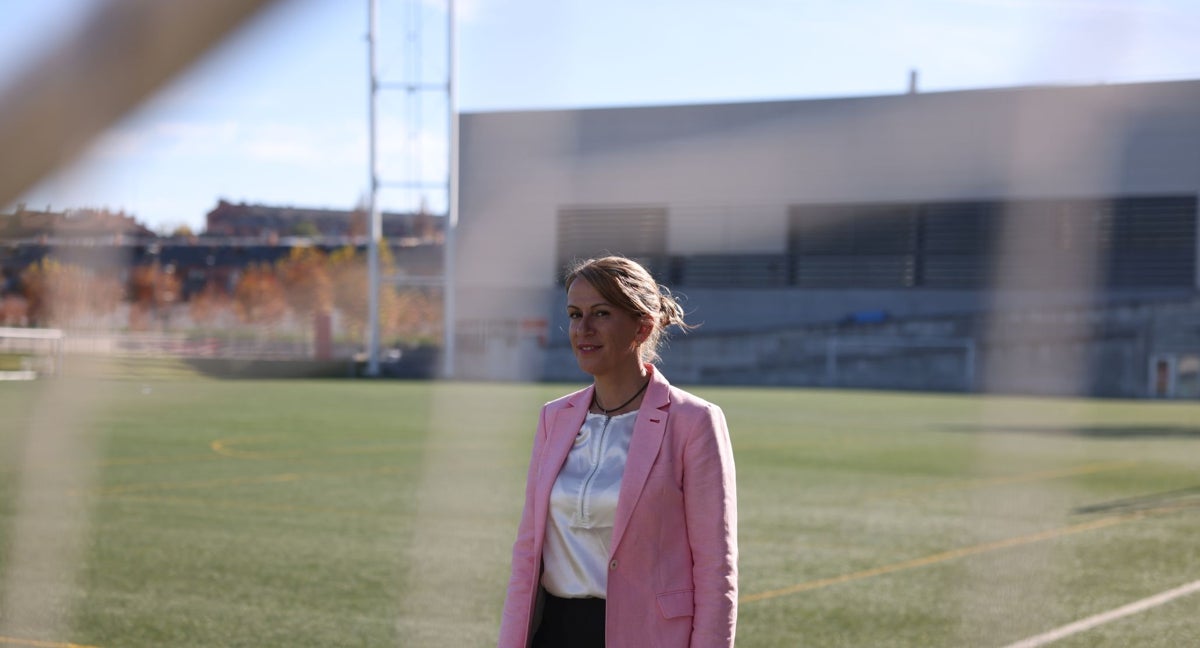 Yolanda Parga posa durante una entrevista con Relevo en la Ciudad del Fútbol de Las Rozas.