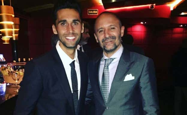 Jesuli junto a Álvaro Arbeloa.  Relevo