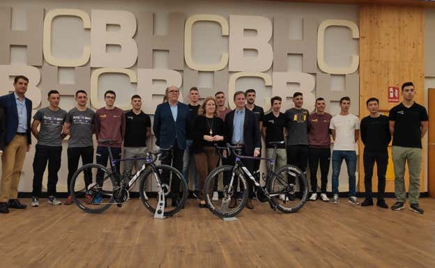 Foto de familia de la primera concentración de los nuevos fichajes del Burgos BH. BURGOS BH