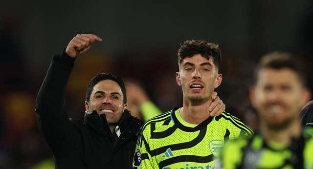 La historia de un abrazo que vale el liderato de la Premier: el ejemplo de Arteta con su mujer y el «ego a un lado» de Havertz