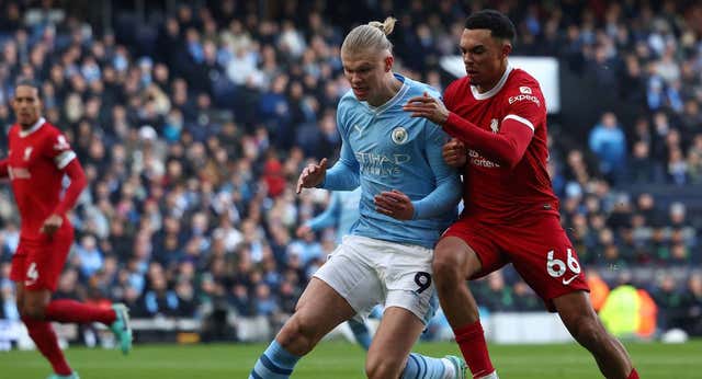 El Liverpool aguanta la embestida del City