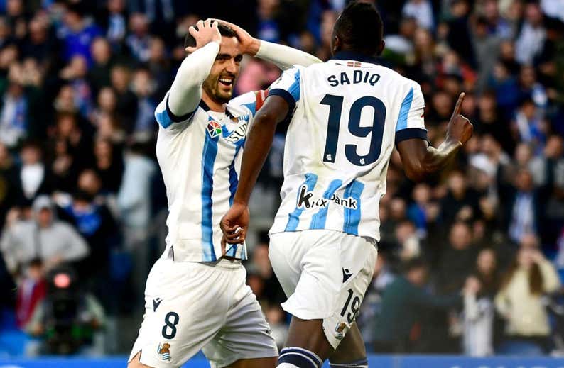 Sadiq pone fin a su calvario con un golazo que impresionó hasta a Merino