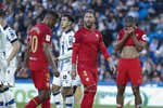 El Sevilla se desangra y Diego Alonso casi agota su crédito