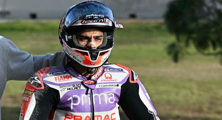 Jorge Martín, tras caerse en el GP de la Comunitat Valenciana 2023 de MotoGP.