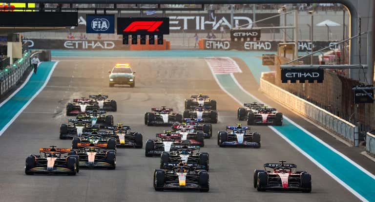 Salida del GP de Abu Dhabi 2023 de F1.