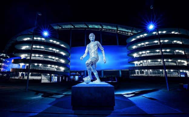 La estatua de David Silva a las afueras del Etihad Stadium, inaugurada en 2021. @ManCity
