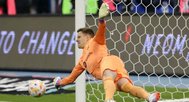 Precavido Ter Stegen: Xavi pierde de nuevo a uno de sus líderes ante el Oporto