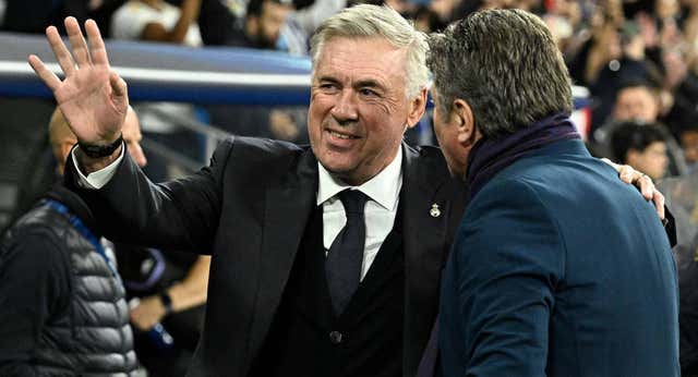 Carlo Ancelotti ‘tranquiliza’ a Joselu… y le pone deberes a Jude Bellingham: «Tiene que mejorar su español»