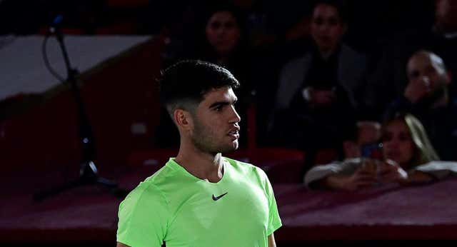 Carlos Alcaraz se luce ante Tommy Paul en un partido de exhibición en México