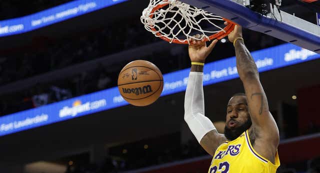 Los Lakers recuperan la sonrisa a costa de los peores Detroit Pistons de la historia