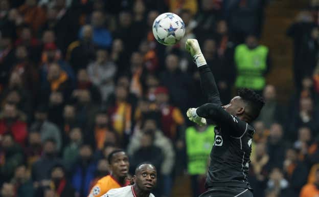 Onana durante el partido de Champions ante el Galatasaray.  EFE