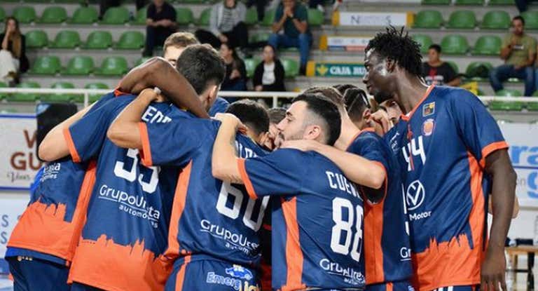 Los jugadores del Grupo Ureta Tizona en un partido esta temporada.