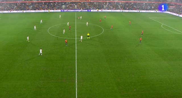 Un nuevo ridículo en la Selección: saltó con 10 jugadoras, la empataron… y Montse Tomé culpa a Aitana