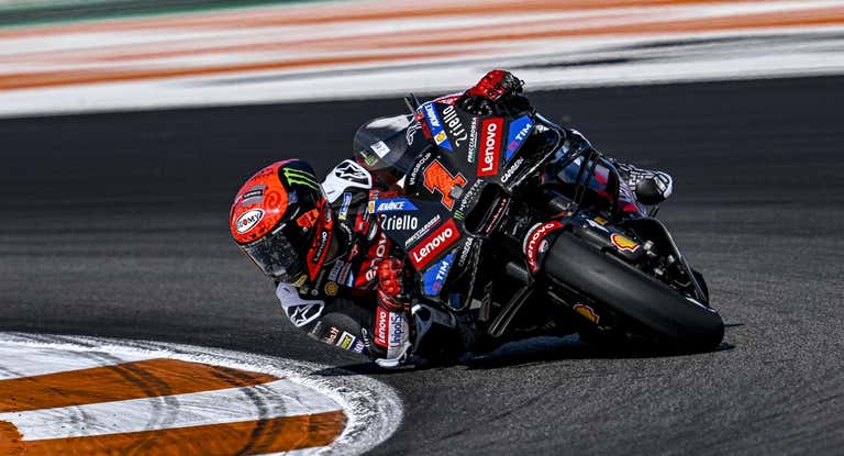 Pecco Bagnaia, en el test de Valencia 2023.