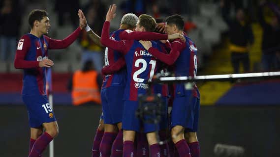 Los jugadores del Barça celebran el gol de Joao Félix. /AFP