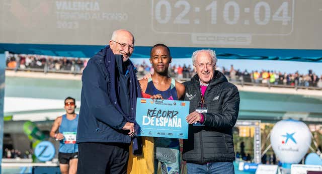 Juan Roig promete un millón de euros a quien logre el récord del mundo de maratón en Valencia el próximo año