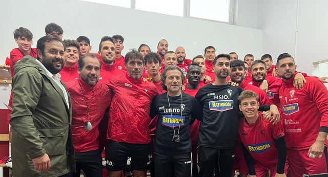 Dentro del vestuario del Arosa: “Si el Valencia quiere poner a un cadete que no pueda jugar, se arregla en los despachos otra vez”
