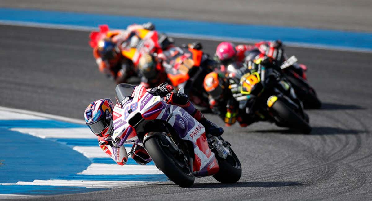 Jorge Martín liderando la carrera. /EFE