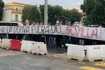 La afición del Sevilla se moviliza antes de la Junta de Accionistas