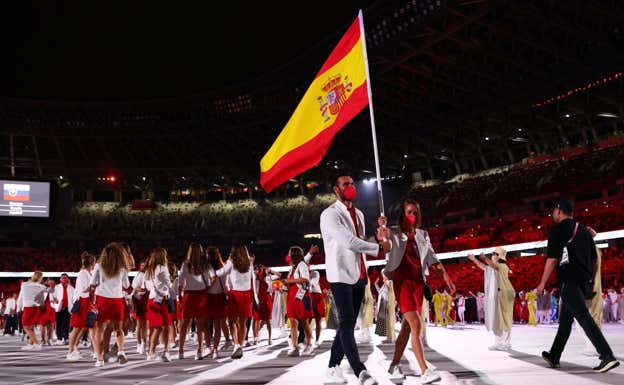 Mireia Belmonte y Saúl Craviotto, abanderados en los Juegos de Tokio 2020.  REUTERS