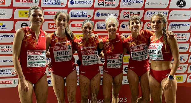 Una plata de ley y dos bronces ilusionantes salvan la trampa del barro belga para España en el Europeo de cross