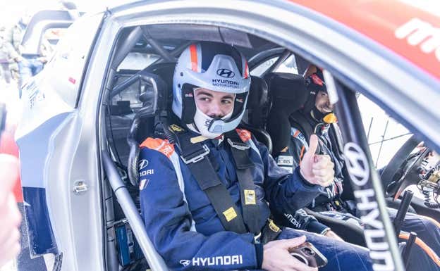 Primera vez que Relevo se sube a un coche del Mundial de Rallies.  Paco Alcobendas