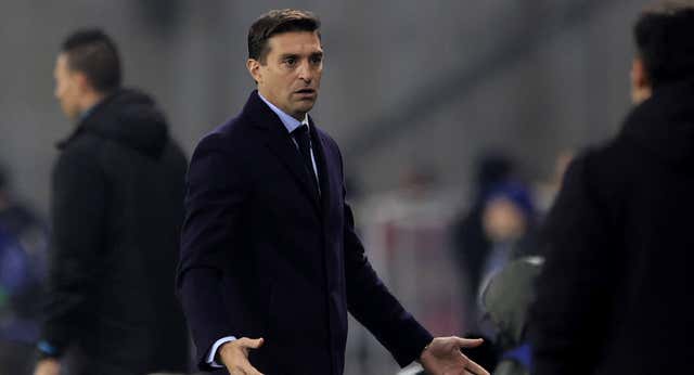 Diego Alonso mantiene su puesto pese a caer en Europa