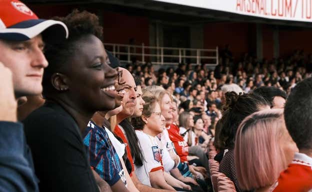 Seguidores del Arsenal durante un partido.  ARSENAL WOMEN