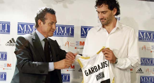 El día que Jorge Garbajosa se atrevió a poner el himno del Atleti en el vestuario del Real Madrid