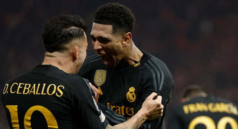 Ceballos celebra con Bellingham su tanto ante el Union Berlín.
