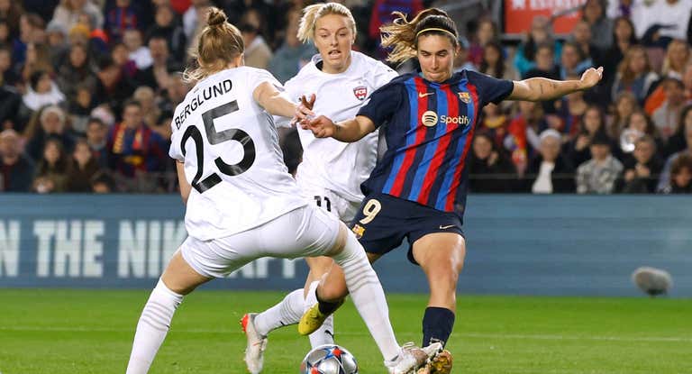 Mariona Caldentey ante el Rosengard.