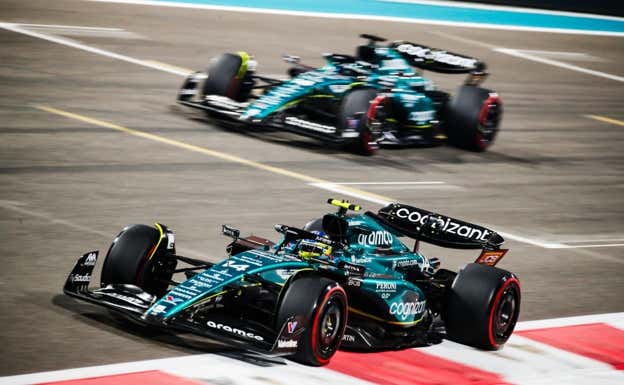 Fernando Alonso y Lance Stroll, en el GP de Abu Dhabi 2023 de F1.  Aston Martin