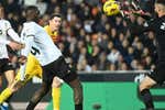 Mamardashvili y la falta de pegada alejan un poco más al Barça de la Liga