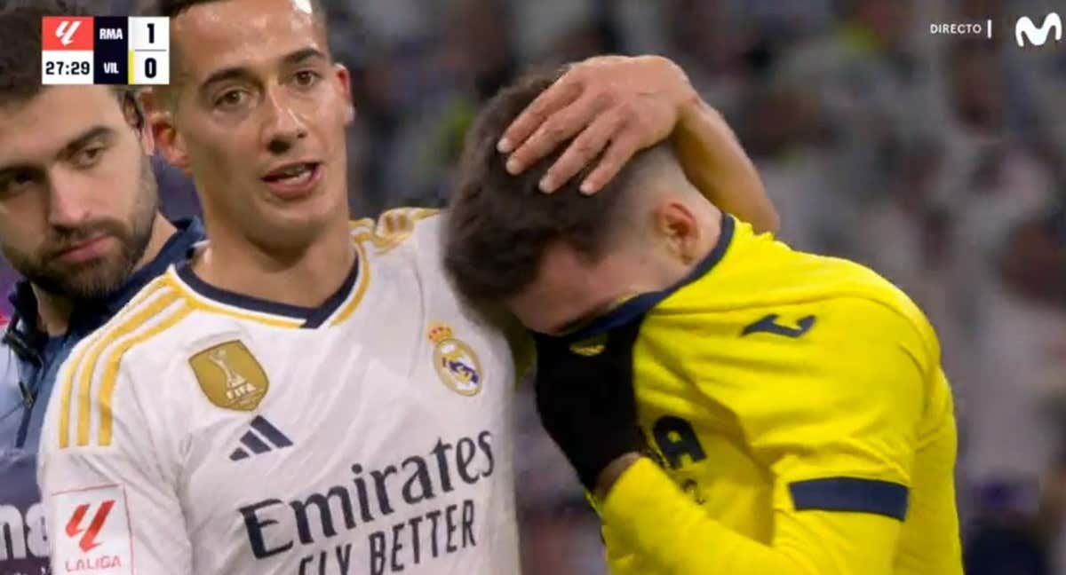 Lucas Vázquez consuela a Álex Baena