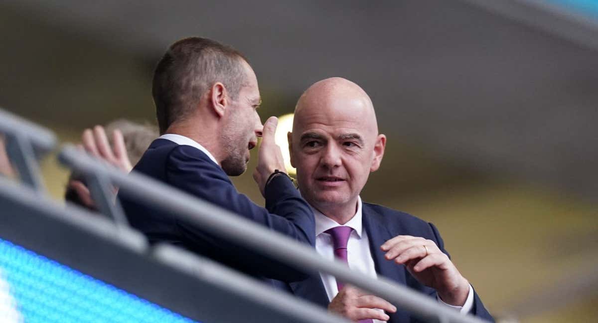 Ceferin e Infantino.