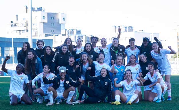 Las jugadoras del Madrid CFF celebrando una victoria.  MADRID CFF