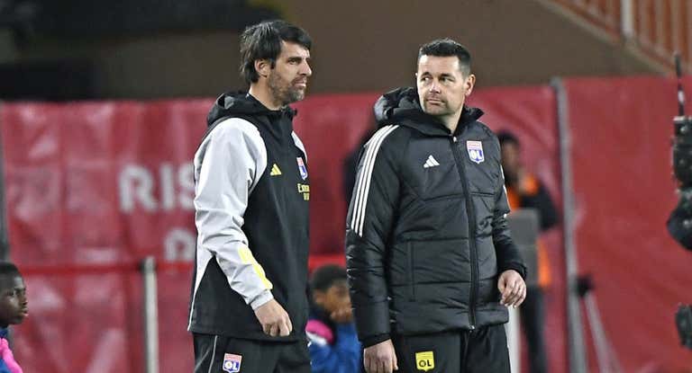 Jérémie Brechet y Pierre Sage, en un partido reciente con el Olympique de Lyon.